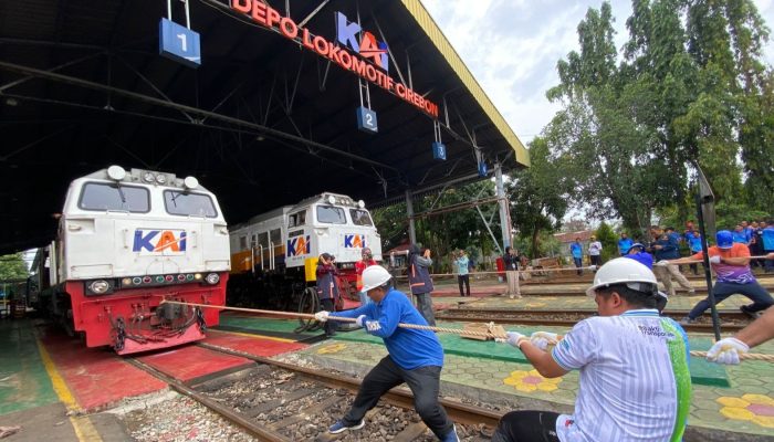 Meriahkan HUT Ke-80, KAI Daop 3 Cirebon Gelar Lomba Tarik Lokomotif