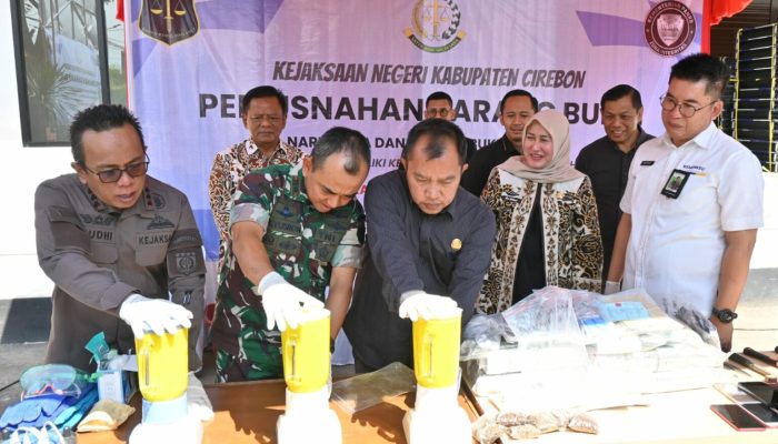 Kejari Kabupaten Cirebon Musnahkan Barang Bukti dari 119 Perkara Pidana