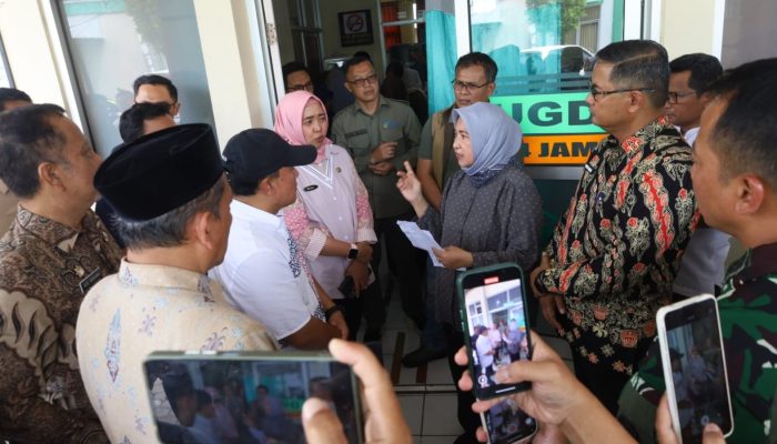 Bupati Kuningan Tinjau Siswa Diduga Keracunan Usai Konsumsi MBG di Luragung