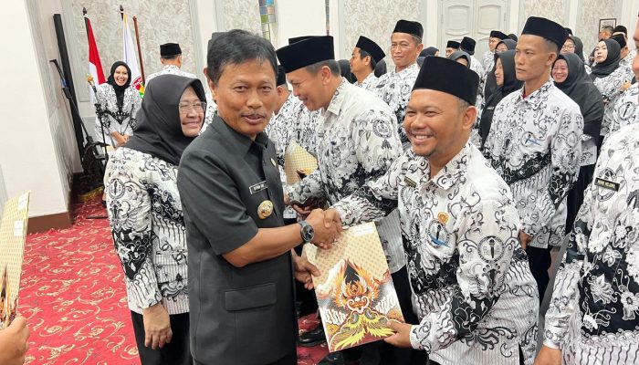 PGRI Kota Cirebon Resmi Dilantik, Guru Didorong Jadi Penggerak Perubahan