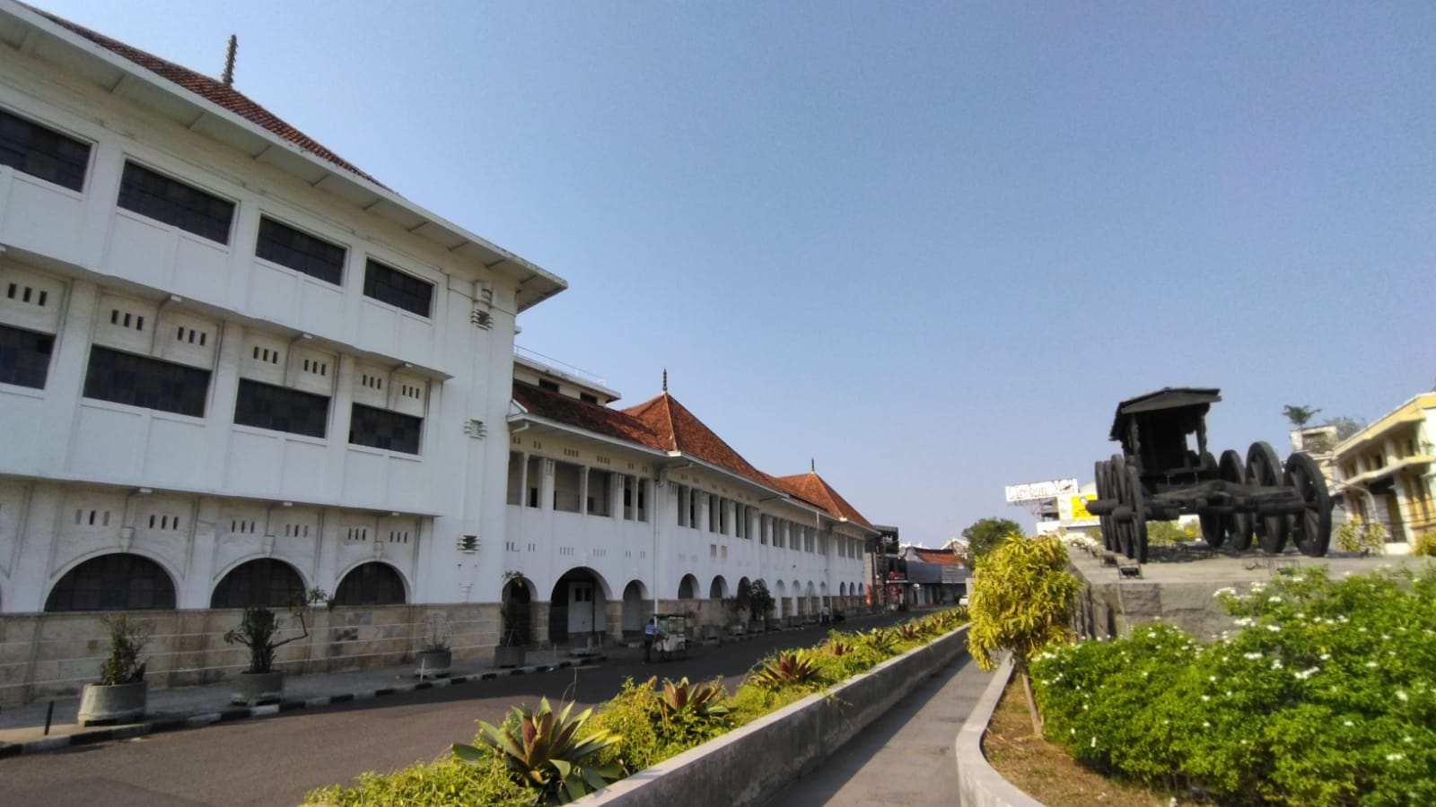 Gedung BAT Kota Cirebon.