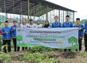 DLH Kota Cirebon Fasilitasi Guru PAI Tanam Pohon Matoa di Lahan Eks TPA Grenjeng