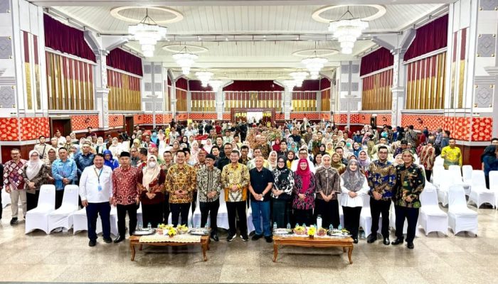 Kota Cirebon Raih Penghargaan Kampung Wisata Proklim Terbaik Jawa Barat 2025