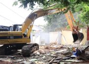 Penataan Bantaran Sungai Sukalila, Pemkot Cirebon Tertibkan Bangunan PKL