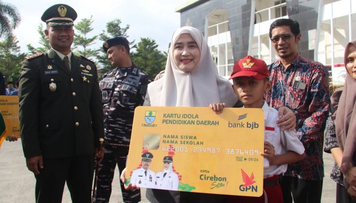 Kartu Idola Pendidikan Daerah Disalurkan, Pemkot Cirebon Perluas Akses Pendidikan
