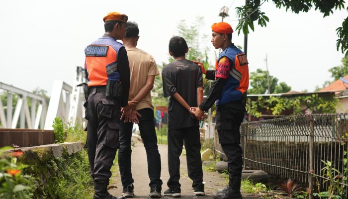 KAI Daop 3 Cirebon Imbau Masyarakat Hentikan Aksi Pelemparan Batu ke Kereta Api