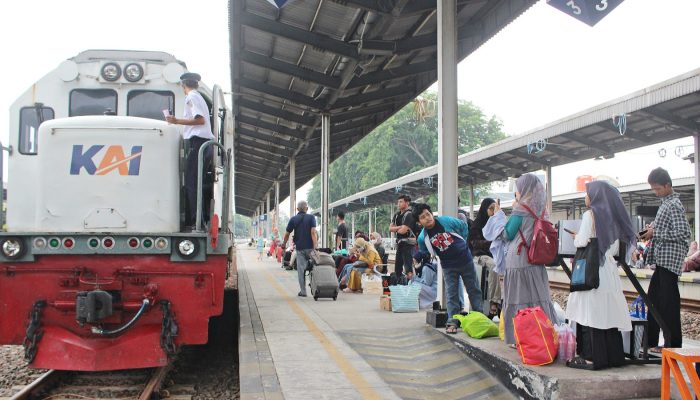 KAI Daop 3 Cirebon Layani 4 Juta Penumpang Sepanjang 2025, Dorong Pariwisata dan Ekonomi Daerah
