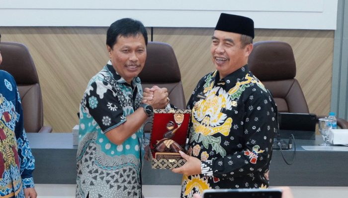 Pemkot Cirebon Pelajari Skema KPBU Penerangan Jalan di Kabupaten Madiun