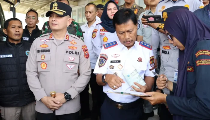 Wali Kota Cirebon Pimpin Ramp Check Bus di Terminal Harjamukti Jelang Mudik Lebaran