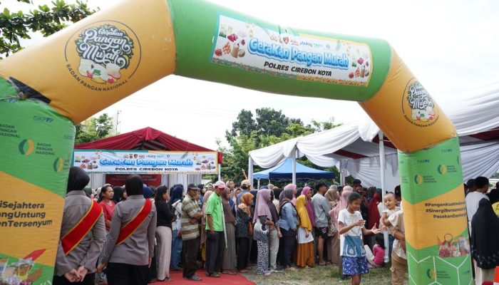 Ratusan Warga Serbu Pangan Murah Polres Cirebon Kota